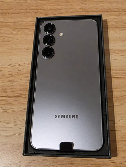 Open Box Samsung Galaxy S25 5G Smartphone Galaxy AI (Silver Shadow,12GB RAM,256GB),Snapdragon 8 Elite,50 MP Camera with ProVisual Engine 4000mAh Battery